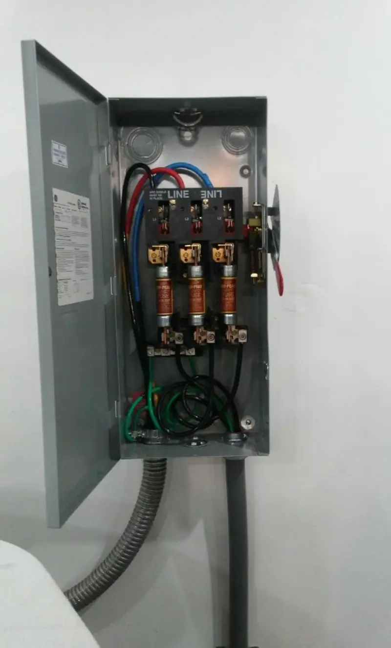 Three-phase disconnect switch installed for Smoke Detector Installation in Lake Forest